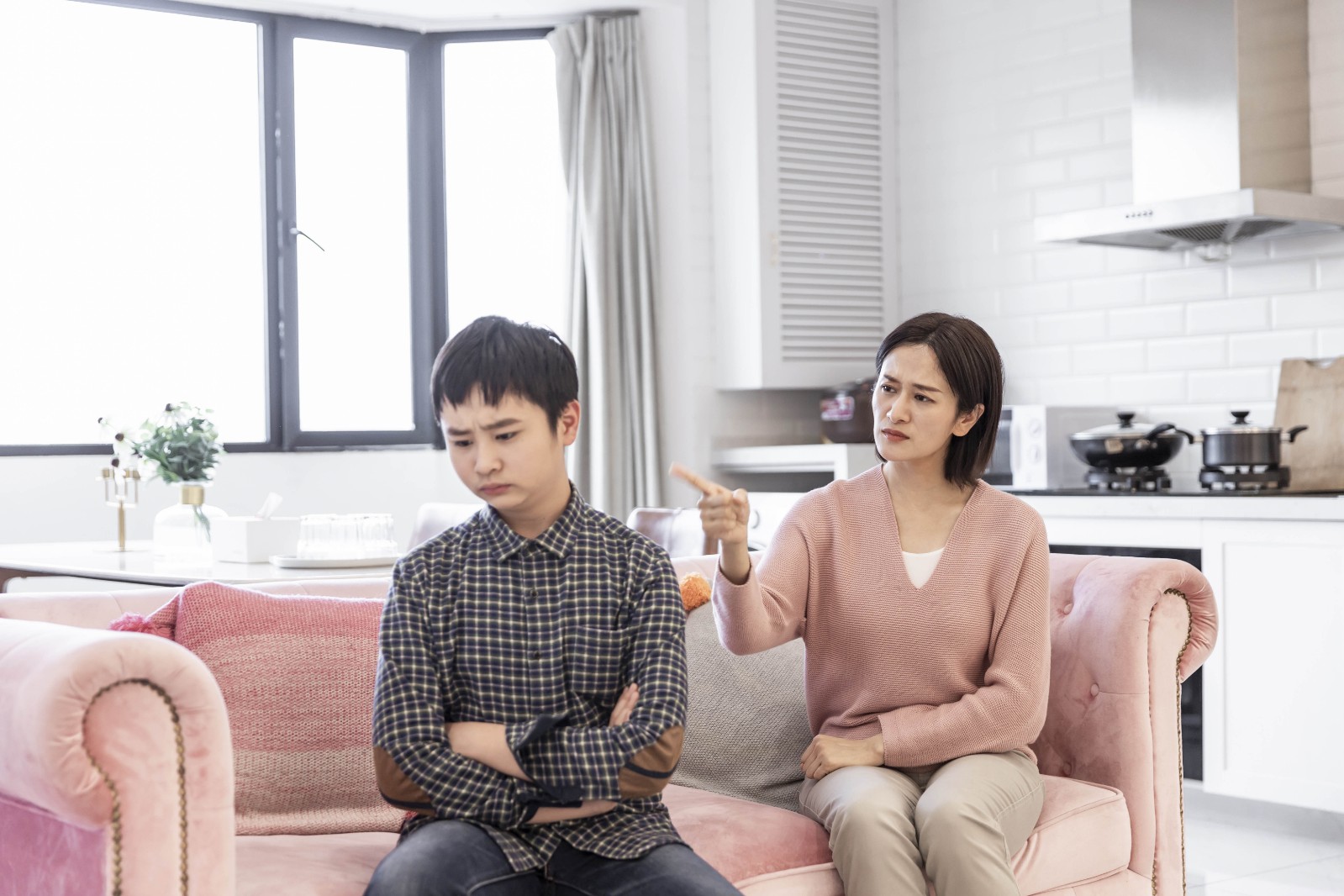 如何减少孩子的拖沓和任性